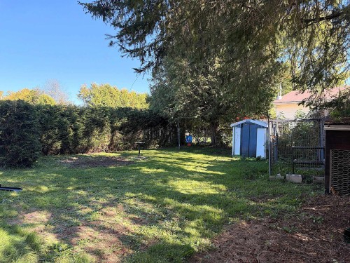 Cour - 8 Rue Lanthier, Saint-André-Avellin, QC 