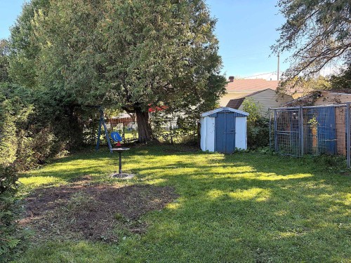 Cour - 8 Rue Lanthier, Saint-André-Avellin, QC 