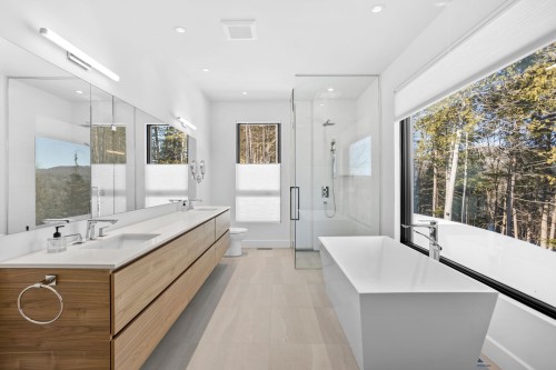 Salle de bains attenante à la CCP - 2551Z Ch. De L'Étang, Sainte-Adèle, QC 