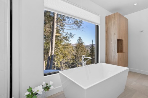 Salle de bains attenante à la CCP - 2551Z Ch. De L'Étang, Sainte-Adèle, QC 