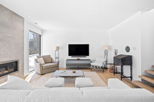 Salle familiale - 2551Z Ch. De L'Étang, Sainte-Adèle, QC 