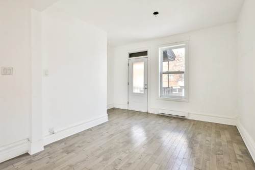 Salon - 764 Rue Villeray, Montréal (Villeray/Saint-Michel/Parc-Extension), QC 