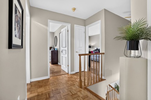 Staircase - 586 Rue Sauvalle, Laval (Sainte-Dorothée), QC 