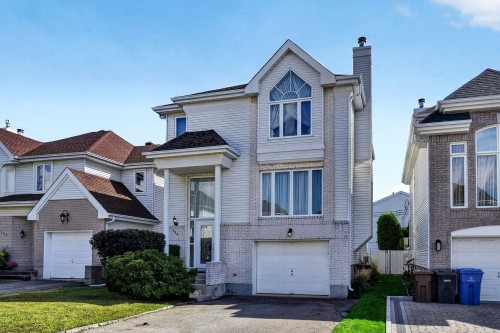 Front of Structure - 586 Rue Sauvalle, Laval (Sainte-Dorothée), QC 