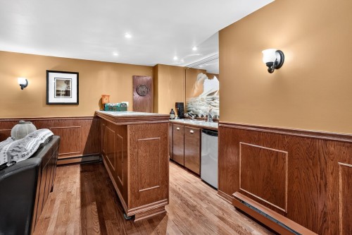 Family Room - 586 Rue Sauvalle, Laval (Sainte-Dorothée), QC 