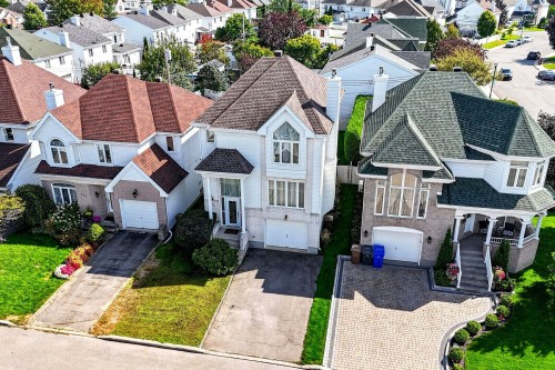 Front of Structure - 586 Rue Sauvalle, Laval (Sainte-Dorothée), QC 