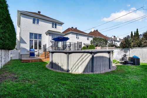 Courtyard - 586 Rue Sauvalle, Laval (Sainte-Dorothée), QC 