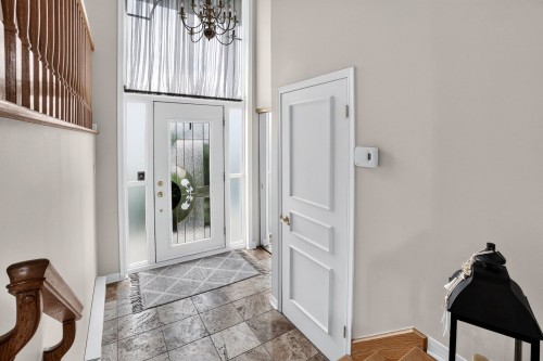 Mud Room - 586 Rue Sauvalle, Laval (Sainte-Dorothée), QC 