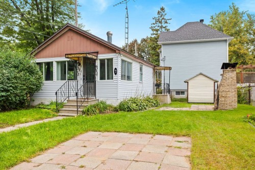 Cour - 7 Rue Pigeon, Sainte-Marthe-Sur-Le-Lac, QC 