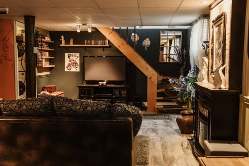 Salle familiale - 8 Ch. Du Lac-Chabot S., Saint-Ambroise, QC 