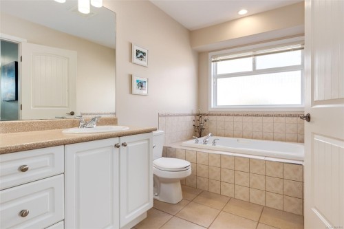 1153 Roberton Blvd, Parksville, BC 