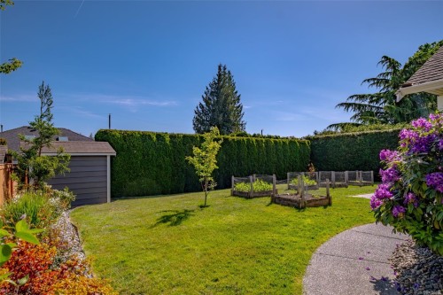 1153 Roberton Blvd, Parksville, BC 