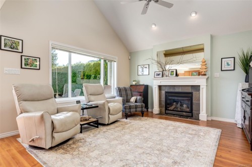 1153 Roberton Blvd, Parksville, BC 