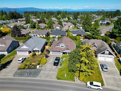 1153 Roberton Blvd, Parksville, BC 