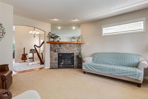 1153 Roberton Blvd, Parksville, BC 