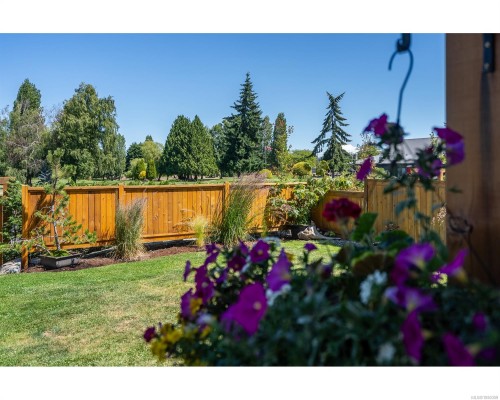 427 Cottage Dr, Qualicum Beach, BC 