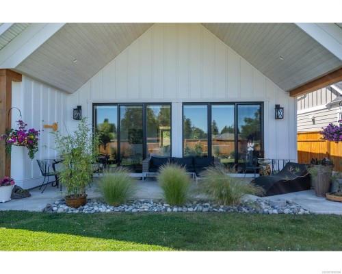 427 Cottage Dr, Qualicum Beach, BC 