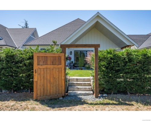 427 Cottage Dr, Qualicum Beach, BC 