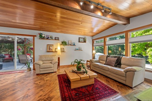 3742 James Cres, Black Creek, BC 