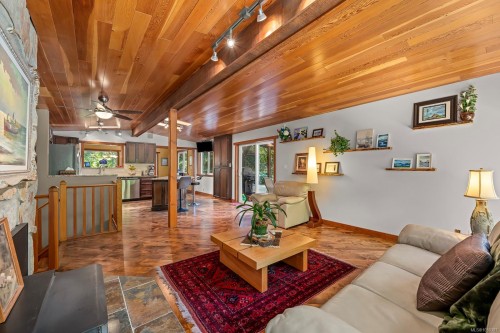 3742 James Cres, Black Creek, BC 