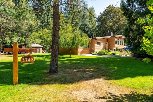 3742 James Cres, Black Creek, BC 