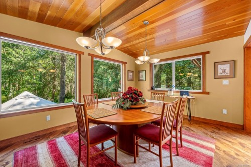 3742 James Cres, Black Creek, BC 