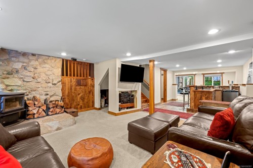 3742 James Cres, Black Creek, BC 