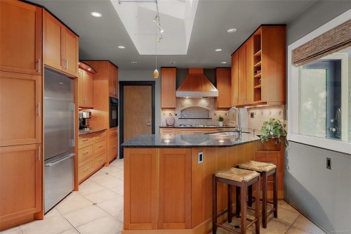 1680 Ash Rd, Saanich, BC 