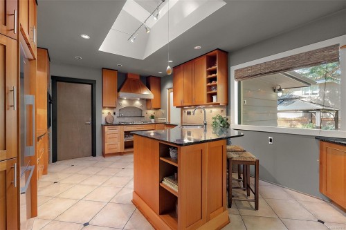 1680 Ash Rd, Saanich, BC 