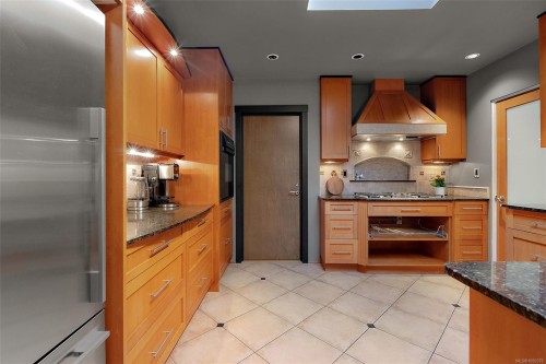 1680 Ash Rd, Saanich, BC 