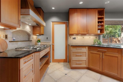 1680 Ash Rd, Saanich, BC 