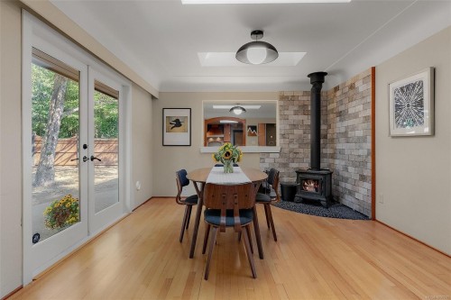 1680 Ash Rd, Saanich, BC 