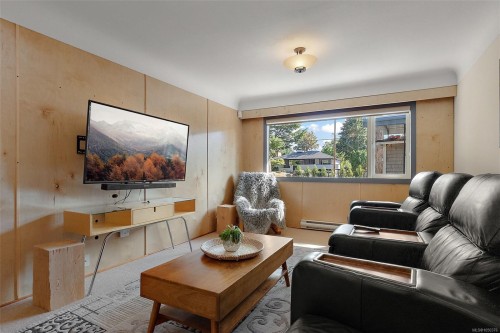 1680 Ash Rd, Saanich, BC 