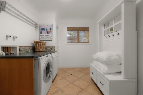 1680 Ash Rd, Saanich, BC 
