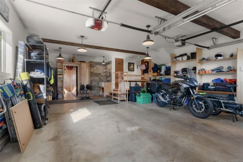 1680 Ash Rd, Saanich, BC 