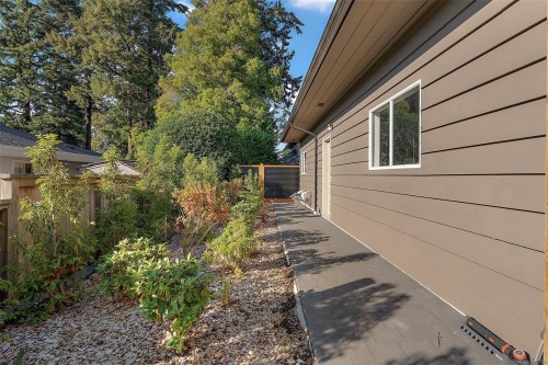1680 Ash Rd, Saanich, BC 