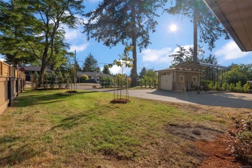 1680 Ash Rd, Saanich, BC 