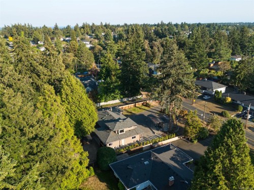1680 Ash Rd, Saanich, BC 