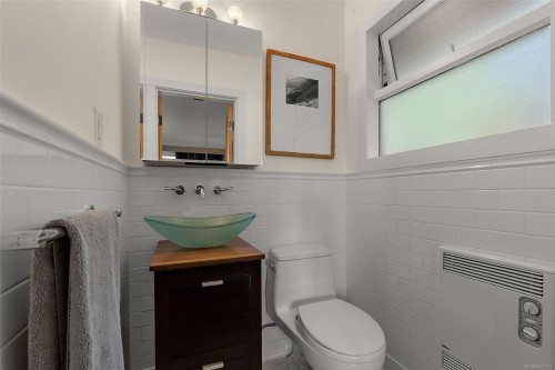 1680 Ash Rd, Saanich, BC 