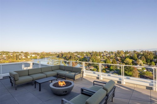 #205-1075 Tillicum Rd, Esquimalt, BC 