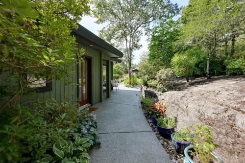 1682 Charlton Rd, Saanich, BC 