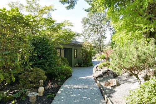 1682 Charlton Rd, Saanich, BC 