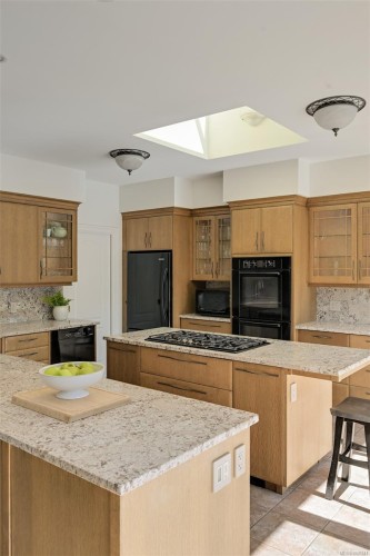 1682 Charlton Rd, Saanich, BC 