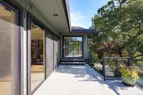1682 Charlton Rd, Saanich, BC 