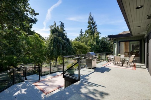 1682 Charlton Rd, Saanich, BC 