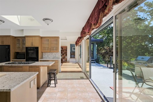 1682 Charlton Rd, Saanich, BC 