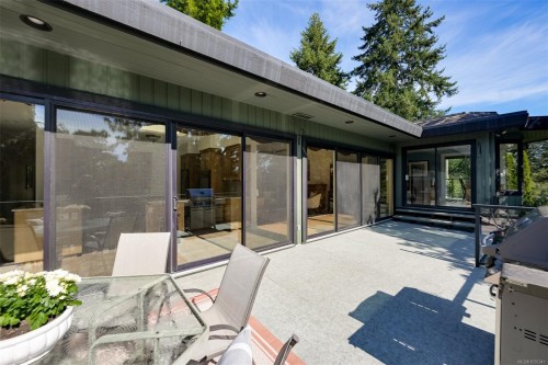 1682 Charlton Rd, Saanich, BC 