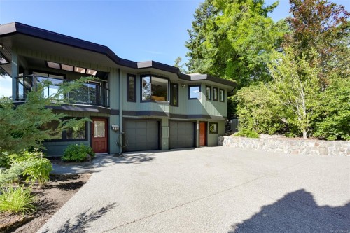 1682 Charlton Rd, Saanich, BC 