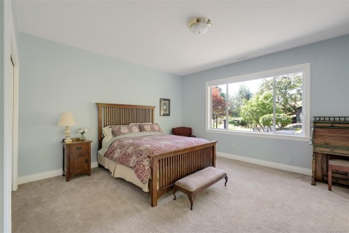 1682 Charlton Rd, Saanich, BC 