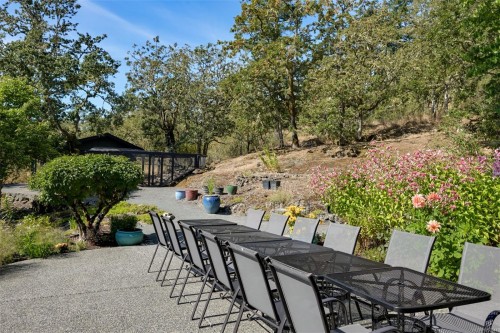1682 Charlton Rd, Saanich, BC 